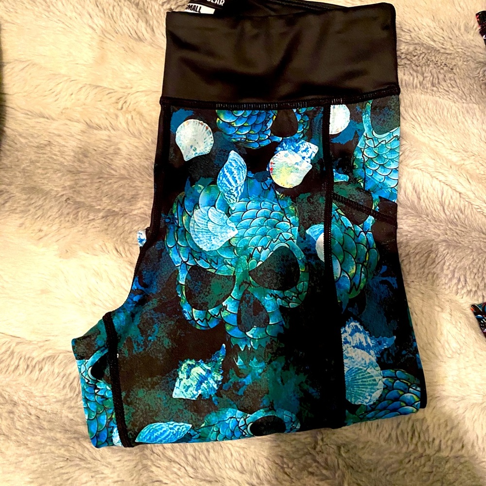 CVG Mermaid Skulls Leggings - NWOT